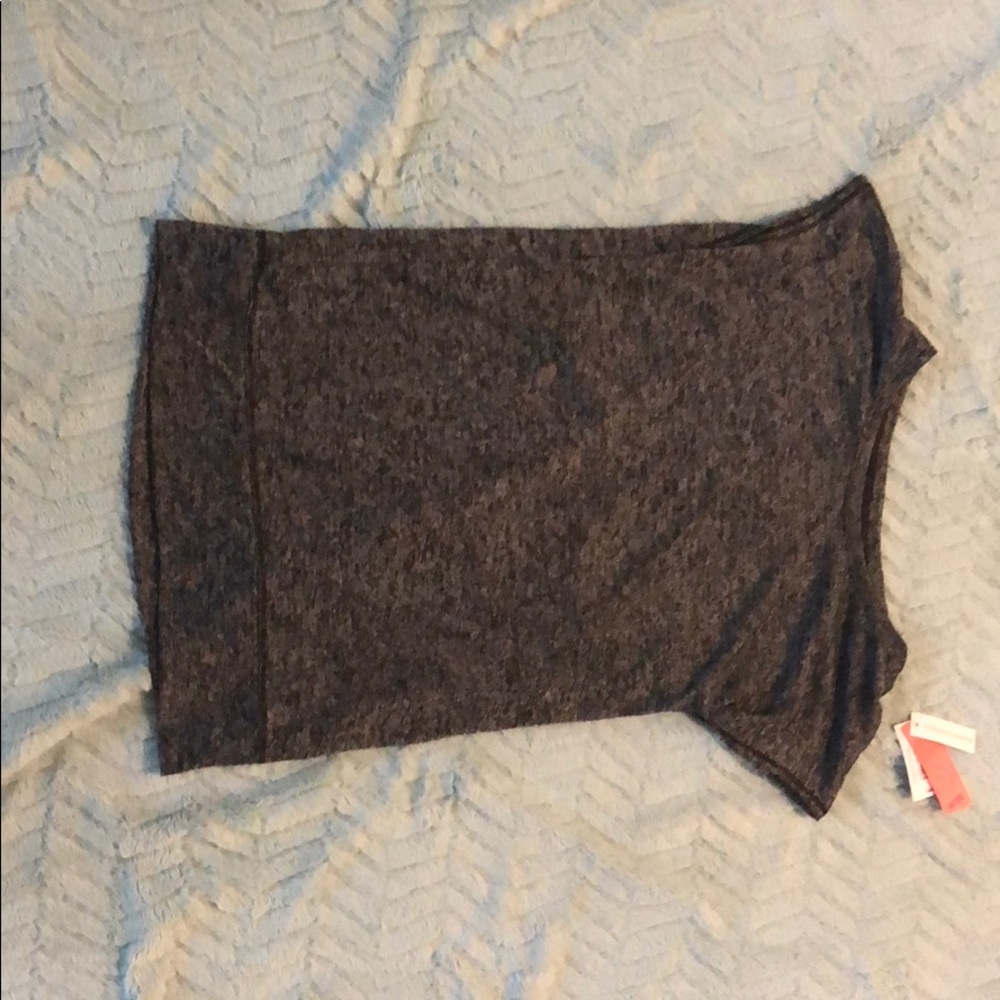Workout shirt with multi-color back detail
